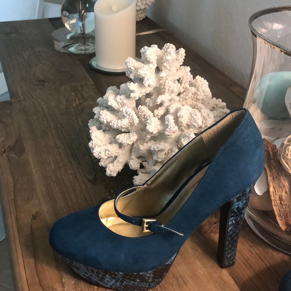 G by Guess 👠 heels